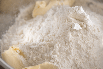 Dry flour and chucks of butter in bowl